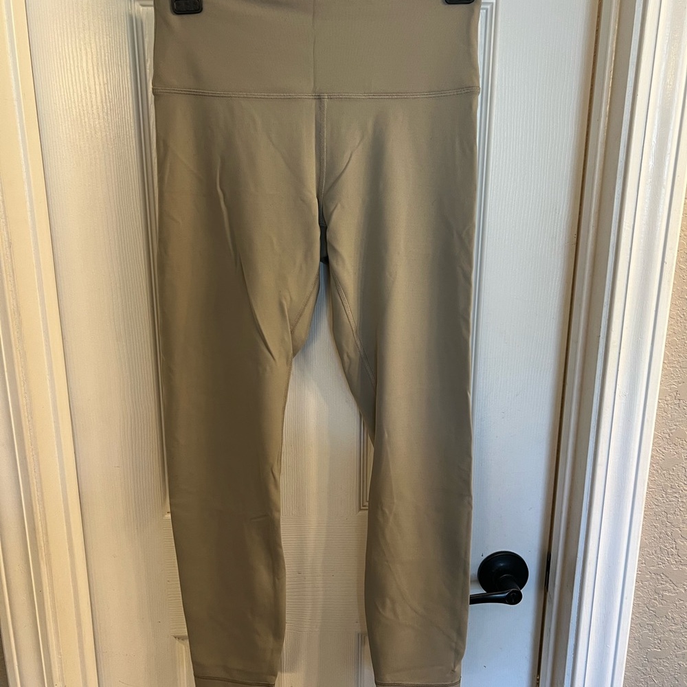 Lululemon wunder train high-rise tight 25 in. Size 8